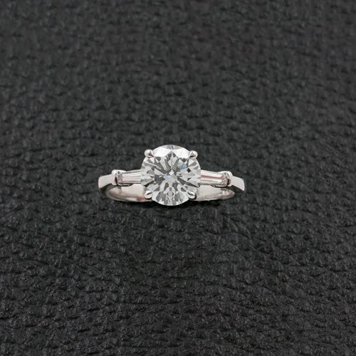 Round Diamond Engagement Ring with Baguettes