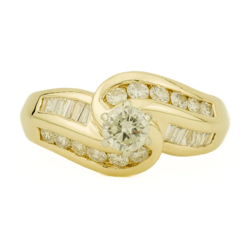 0.33ctw Round Brilliant Diamond and 0.72ctw Diamond Accented Engagement Ring in 14K Yellow Gold - Size 7