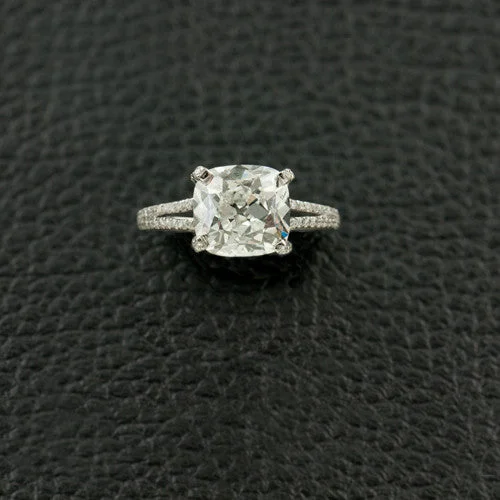 Cushion cut Diamond Engagement Ring