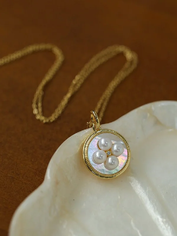 Round White Shell and Pearl Pendant Necklace